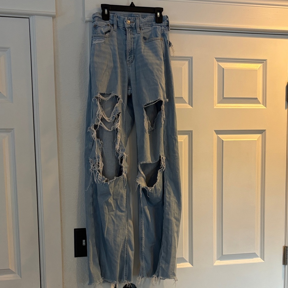 American Eagle Distressed Light Blue Women's Jeans